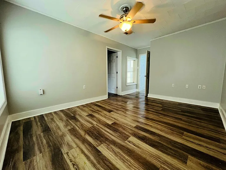1118 Academy St — Photo 10