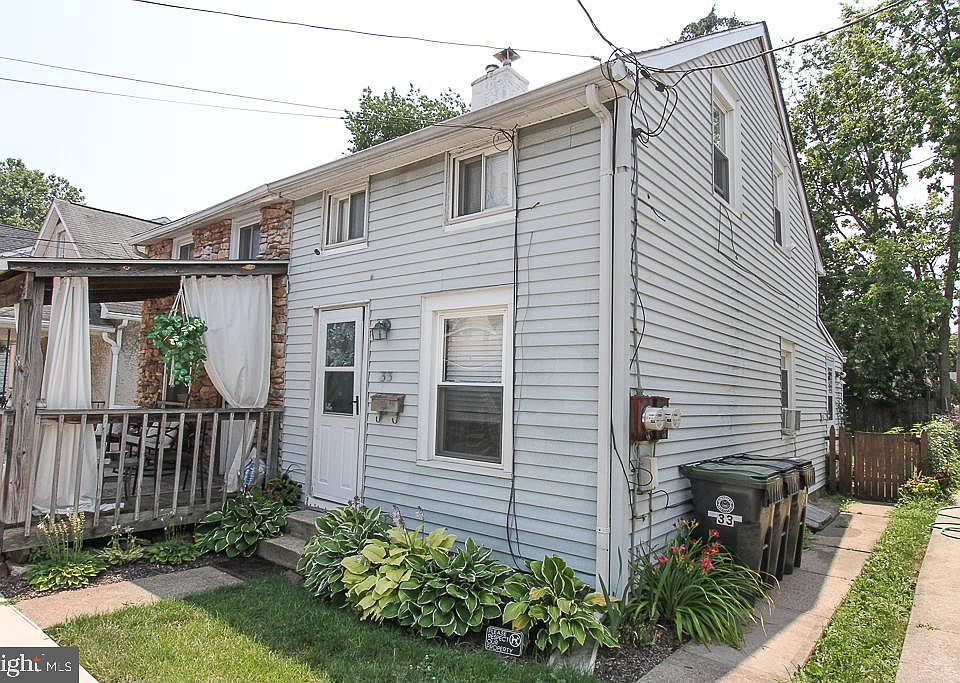 1st image of 33 Walnut St