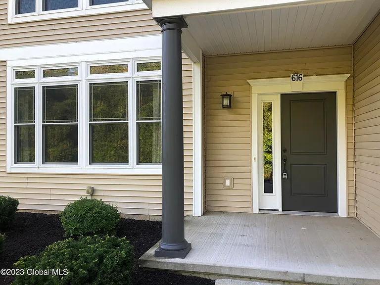 616 Lois Ln #616 — Photo 1