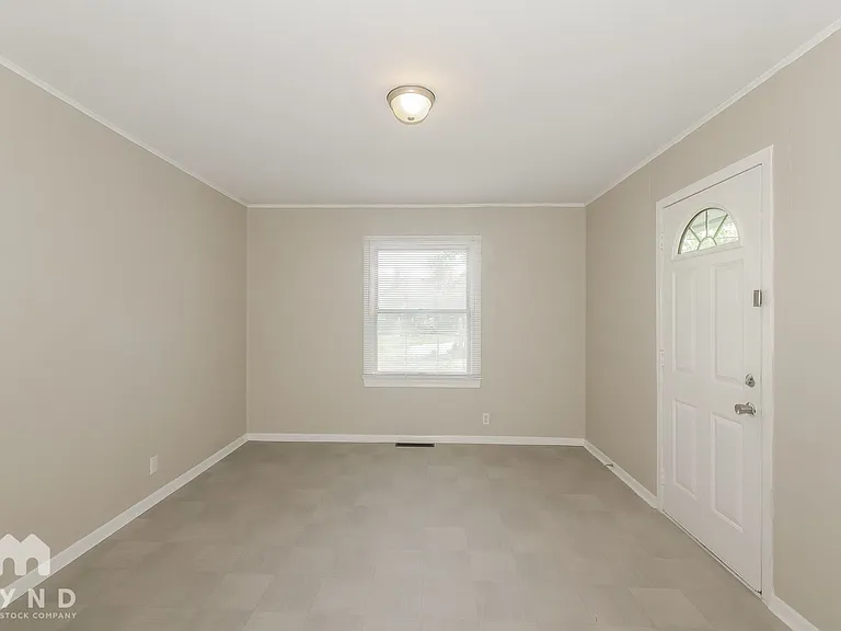 2021 N Drexel Ave — Photo 14