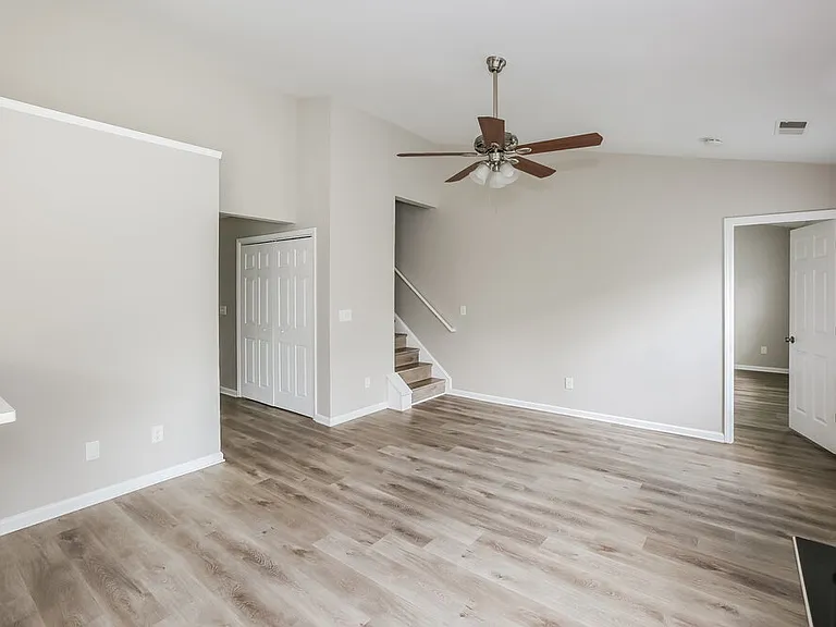 5225 Hildreth Ct — Photo 6
