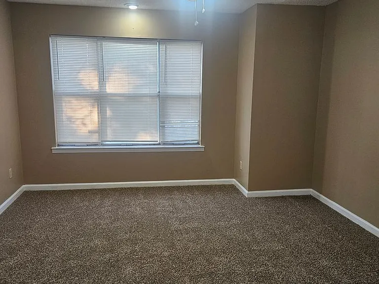725 Walnut Woods Cv N — Photo 12