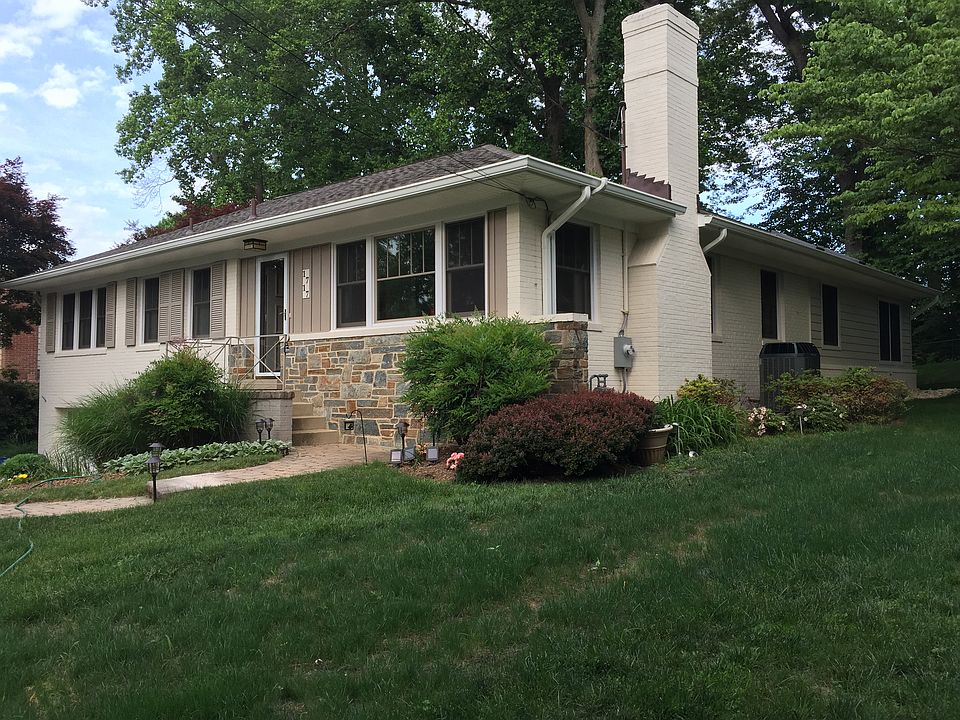 1st image of 1717 Oak Ln
