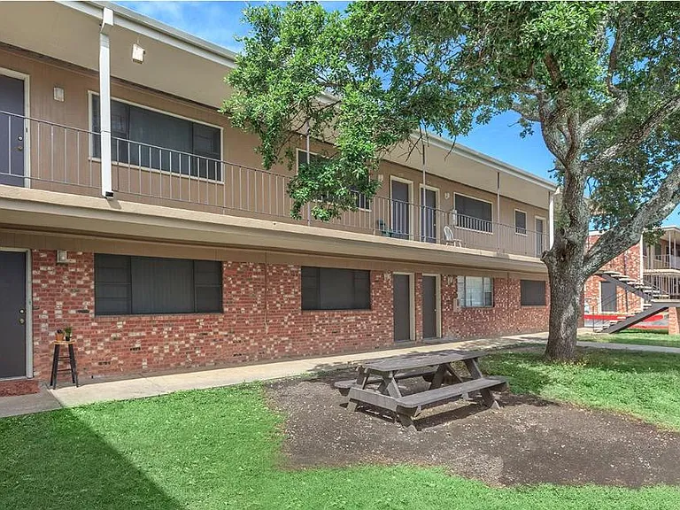 5909 Royalgate Dr — Photo 12