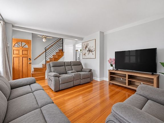 5th image of 40 Avalon St