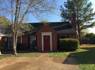 7 Meadowoods Pl, Jackson, MS 39211