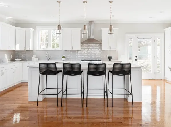 25 Henry St, Arlington, MA 02474