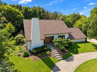 N63W29813 Woodfield COURT, Hartland, WI 53029