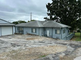 1316 S Elizabeth St, Stockton, MO 65785