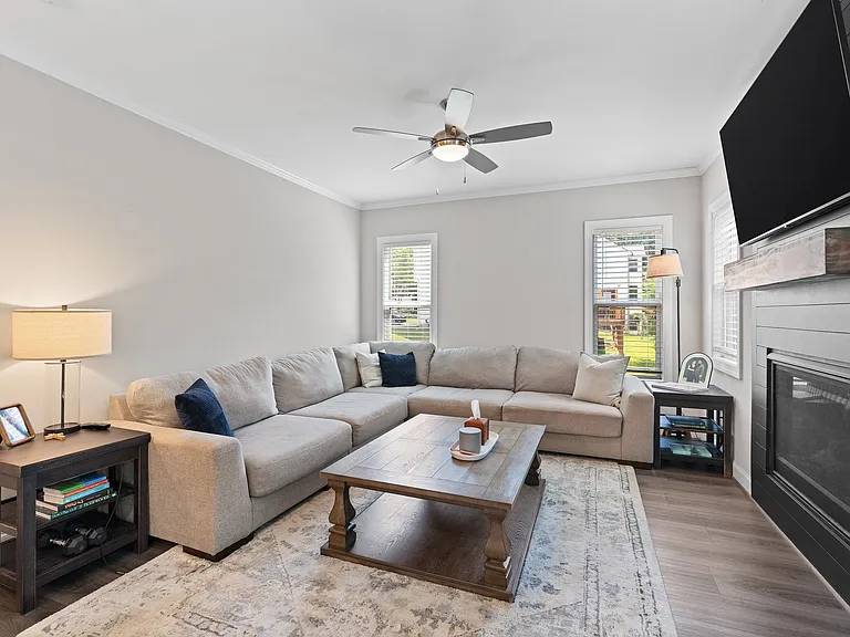 115 Owensboro Ct — Photo 4