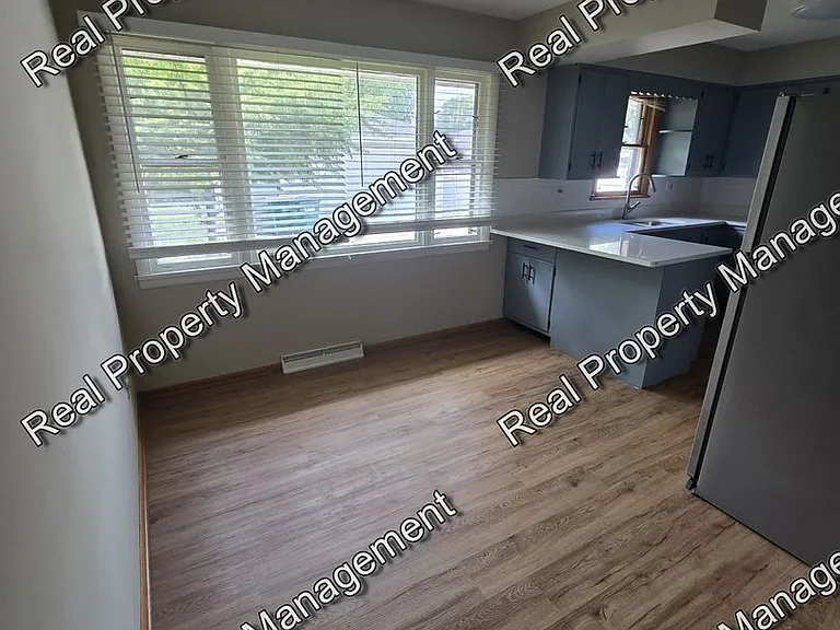 8118 Monroe Ave — Photo 6