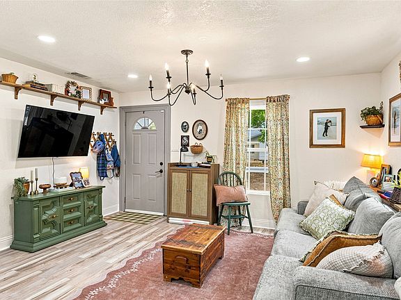 3rd image of 149 Gordon Dr