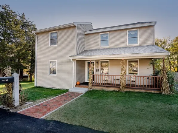 5 Dewey St, Amesbury, MA 01913