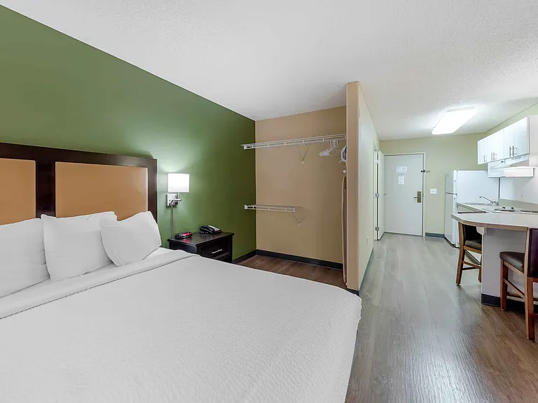 Studio Suite - 1 Queen Bed