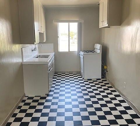 4th image of 8700 S Normandie Ave #10
