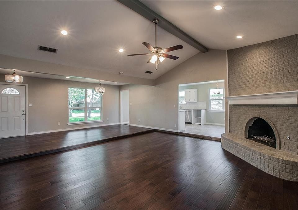 1st image of 715 Autumn Lake Dr