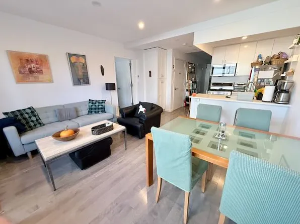 11-28 31st Drive image 1 of 33