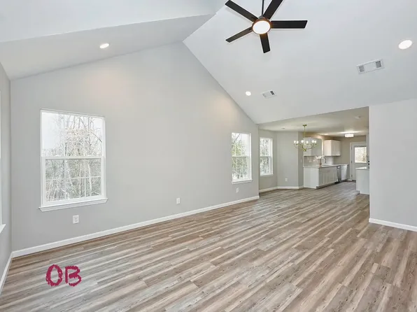 (undisclosed Address), Dickson, TN 37055