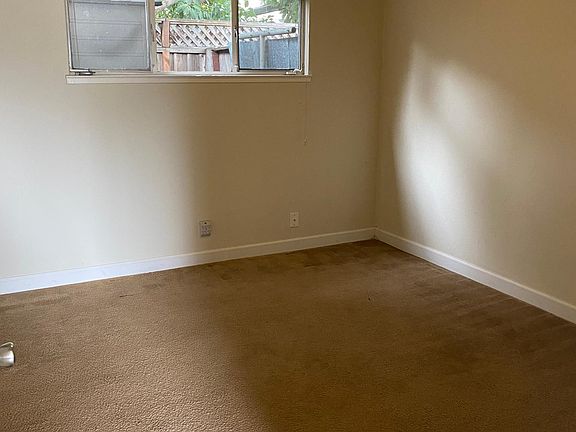4th image of 284 S Bayview Ave