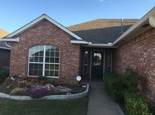 2105 NE 7th St, Moore, OK 73160