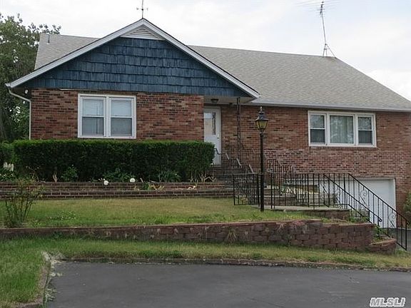 3rd image of 33 Roslyn West Shore Dr