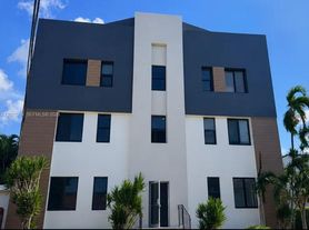 2961 SW 5th St, Miami, FL