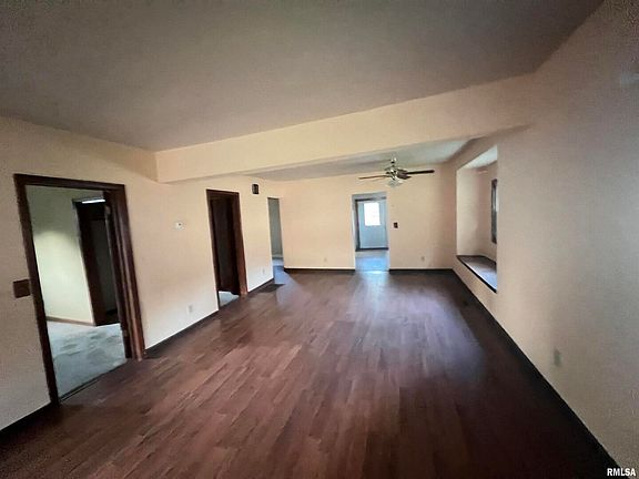5th image of 411 N Van Buren St