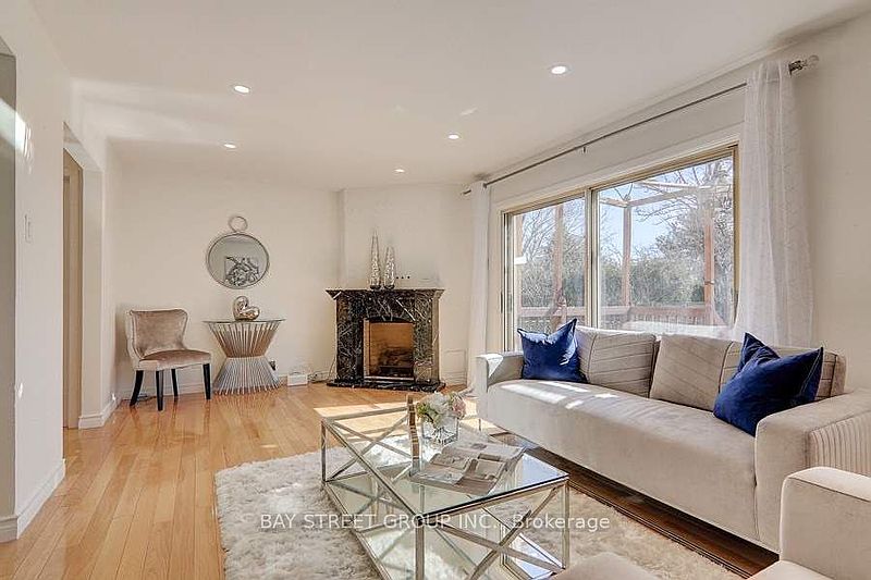 Toronto House for rent - 4 Bedrooms — photo 2