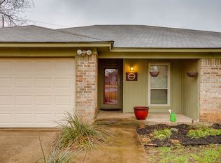 1105 Holly Ct, Benbrook, TX 76126