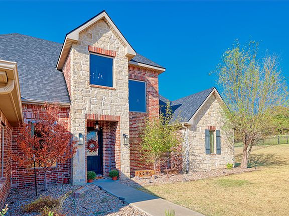 3rd image of 905 Summit Ridge Dr