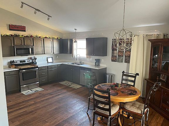 4th image of 215 Meadow Crest Dr