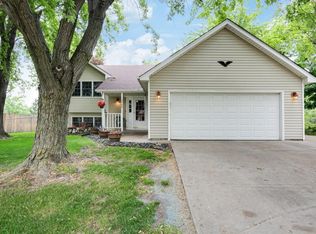 2369 Hilo Ave N, Oakdale, MN 55128