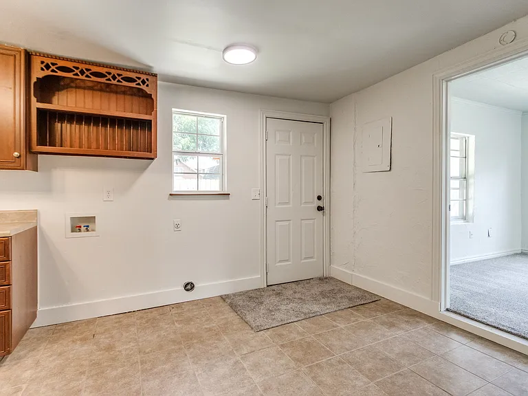425 E Eufaula St — Photo 16
