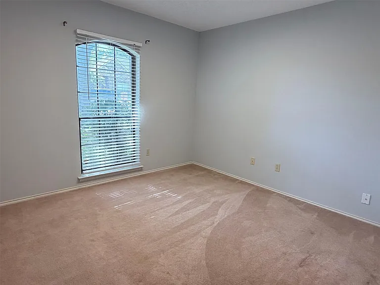 1712 Colonial Ct — Photo 10