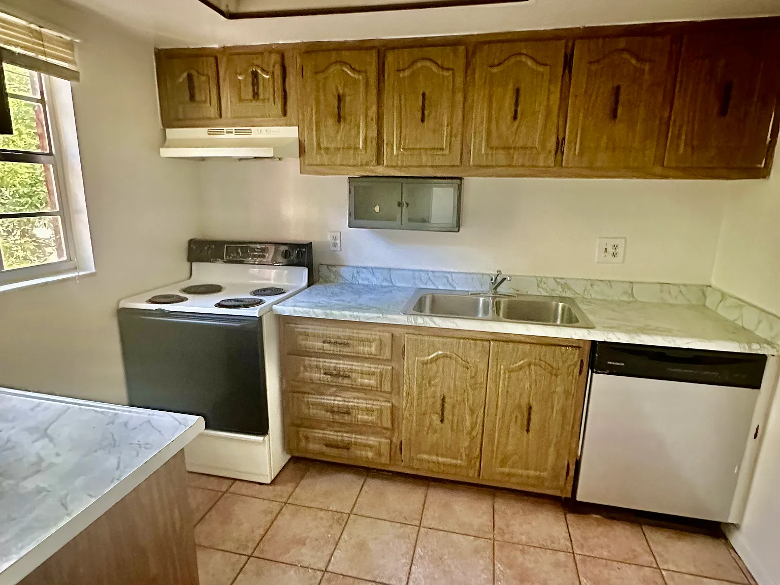 2 bed, 900 sqft, $1,000 — Photo 2