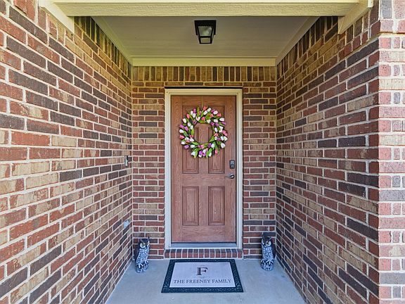 4th image of 301 Long Prairie Dr