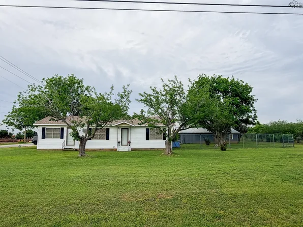 703 E Main St, Archer City, TX 76351