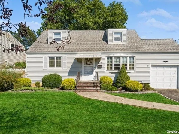269 N Suffolk Avenue, Massapequa 11758