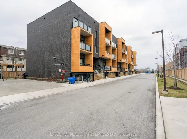 1145 Journeyman Ln #226, Mississauga, ON L5J 0B5