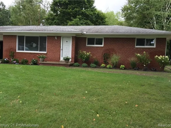 5429 Williamson St, Clarkston, MI 48346