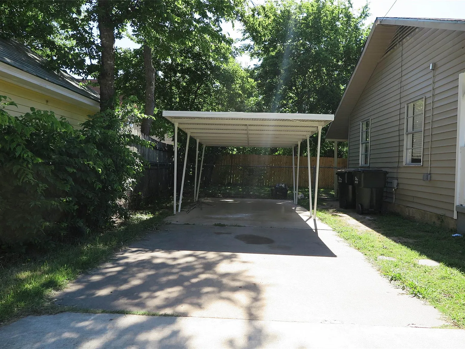 3 bed, 2.0 bath, 1094 sqft, $1,995 — Photo 3