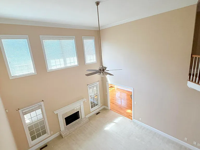 1605 Jamestown Ave — Photo 8