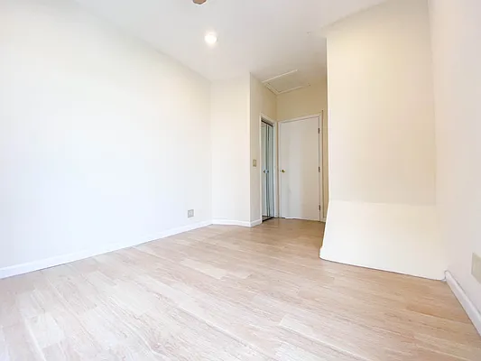 Rented by RealTegrity NY LLC | media 18