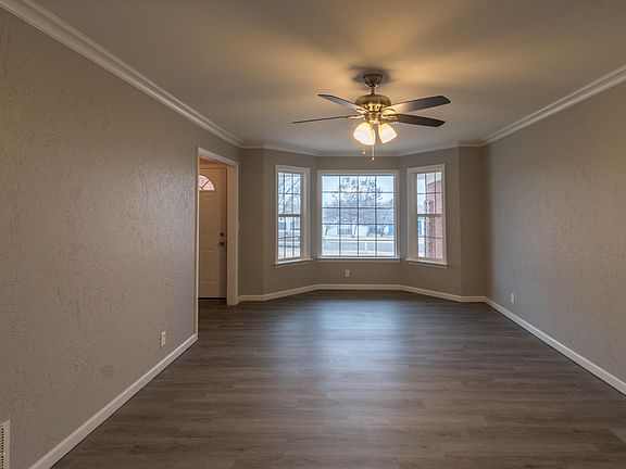 3rd image of 7610 Loma Vista Dr