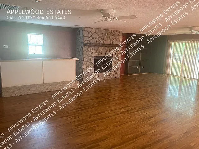 2 bed, 2000 sqft, $1,450 — Photo 3