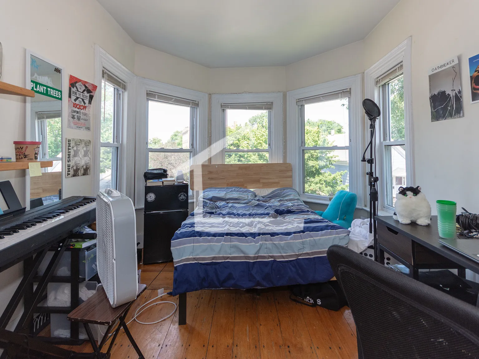 6 bed, 2.0 bath, 2200 sqft, $5,500 — Photo 4