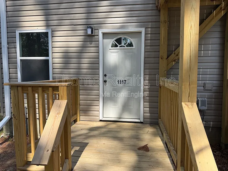 1117 E Grand Ave — Photo 2