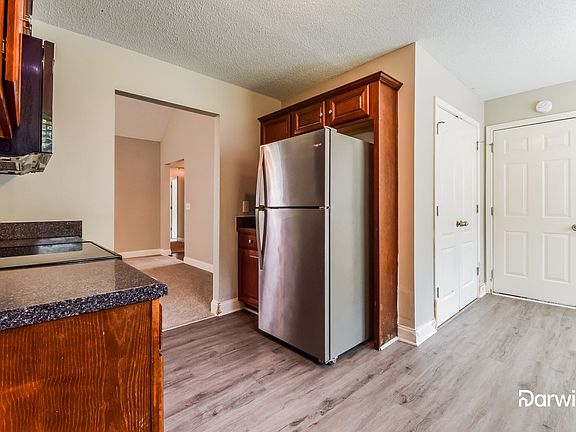 3rd image of 150 McIntosh Dr