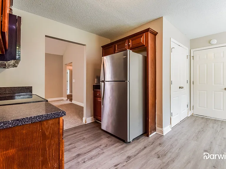 150 McIntosh Dr — Photo 3