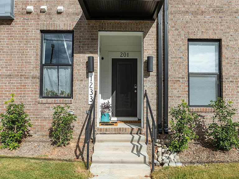 1233 S Blount St #201 — Photo 22